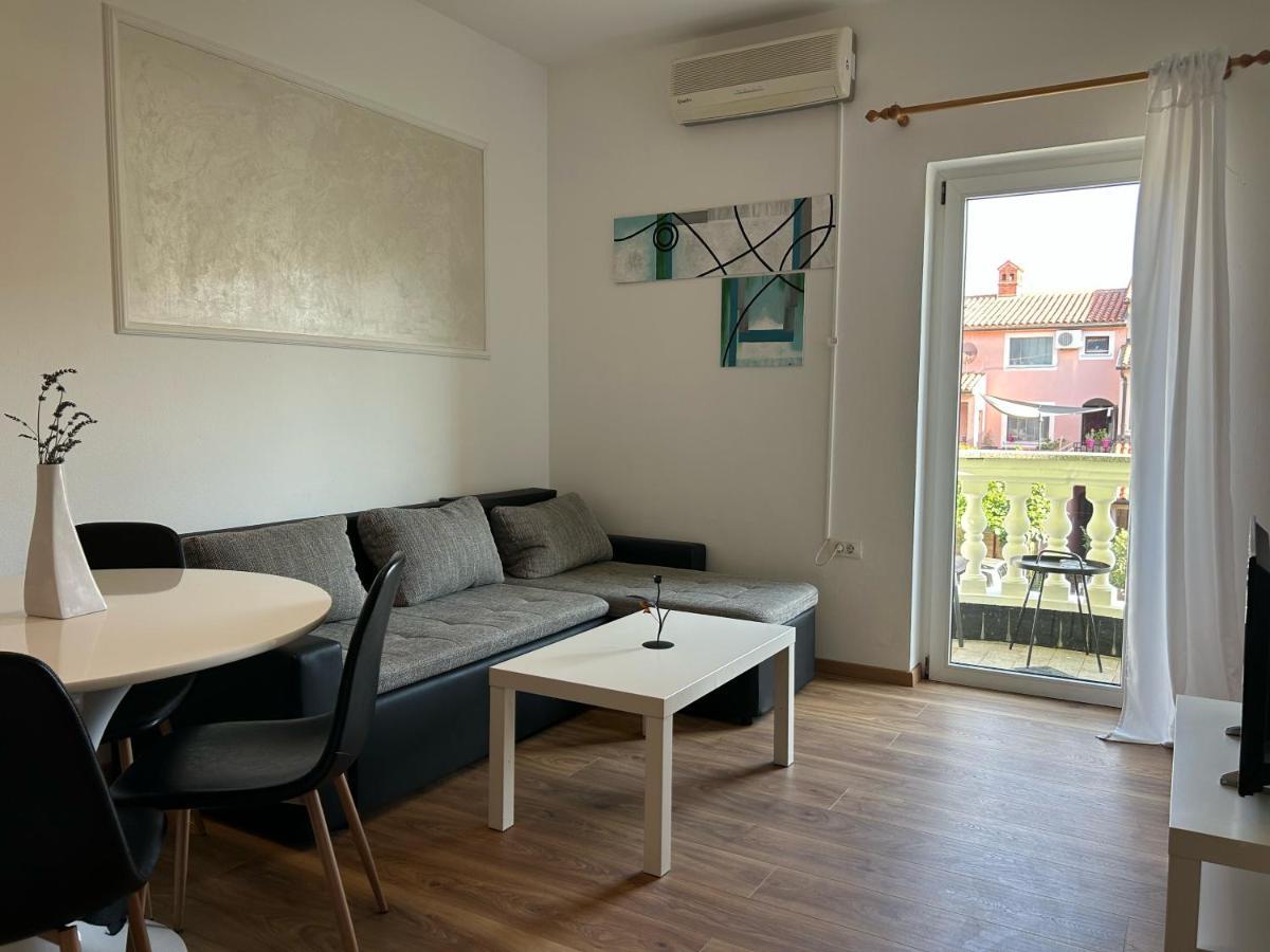Jela Apartment With A Big Balcony Pula Zewnętrze zdjęcie