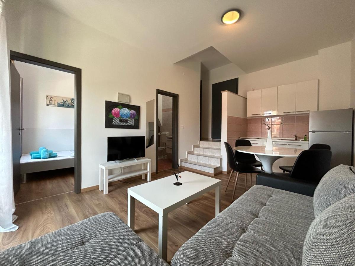 Jela Apartment With A Big Balcony Pula Zewnętrze zdjęcie
